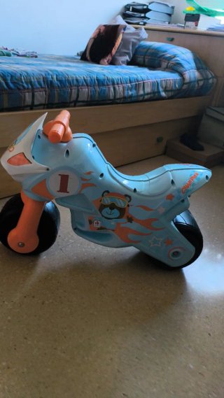 Moto correpasillos infantil