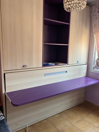 Cama abatible con armarios y escritorio