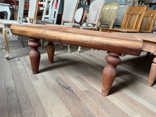 Banco rústico de madera de teca