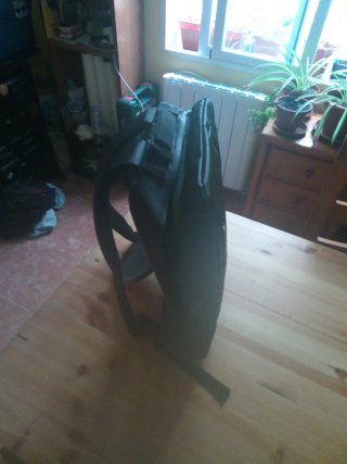 Mochila negra impermeable