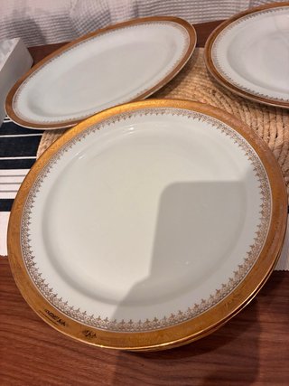 8 Platos y 2 Fuentes Limoges Dorados