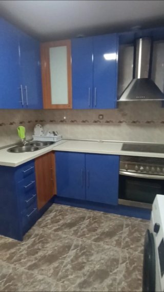 Se alquila habitación-salón en el centro de Guadix