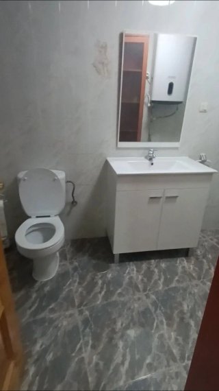 Se alquila habitación-salón en el centro de Guadix