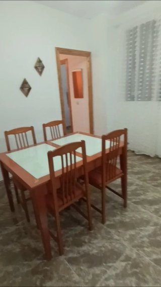 Se alquila habitación-salón en el centro de Guadix