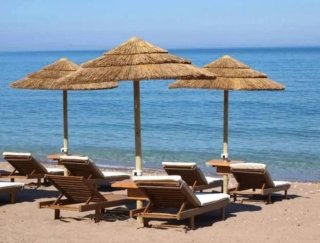 Sombrilla de playa de madera y tela