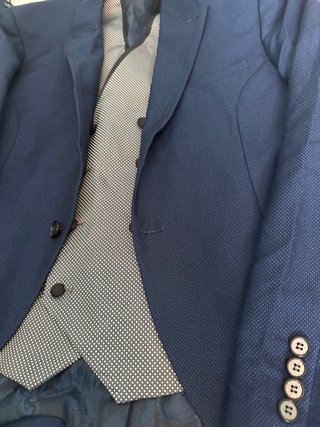 Traje de hombre azul y gris