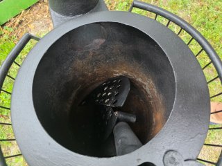 Estufa de leña redonda negra