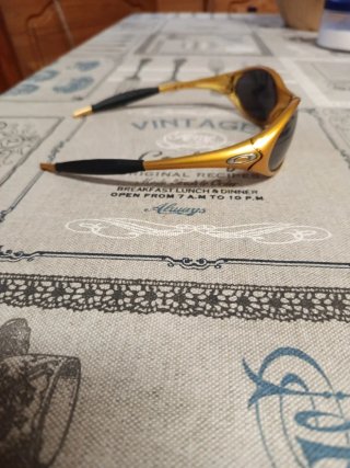 Gafas Oakley Vintage Doradas y Negras