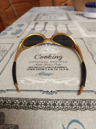 Gafas Oakley Vintage Doradas y Negras