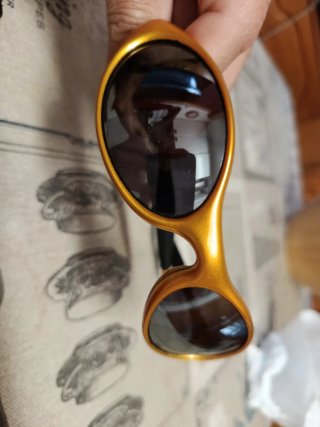 Gafas Oakley Vintage Doradas y Negras