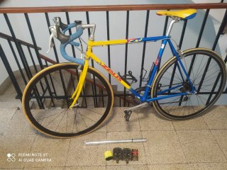 Bicicleta carretera Zeus + accesorios