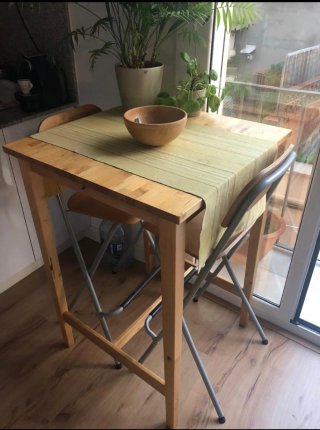 Conjunto mesa alta y sillas
