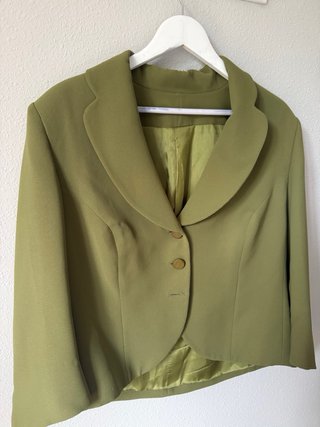 Chaqueta blazer corta verde oliva