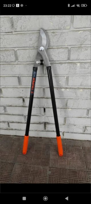 Tijera de podar mango largo