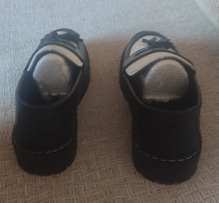 Mocasines negros y blancos con flecos