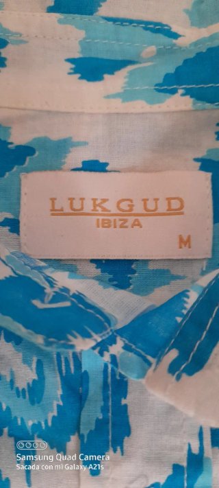 Camisa estampada azul y blanca Talla M