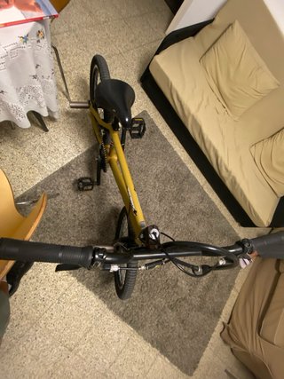 Bmx naranja con estriberas