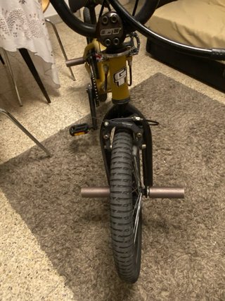 Bmx naranja con estriberas
