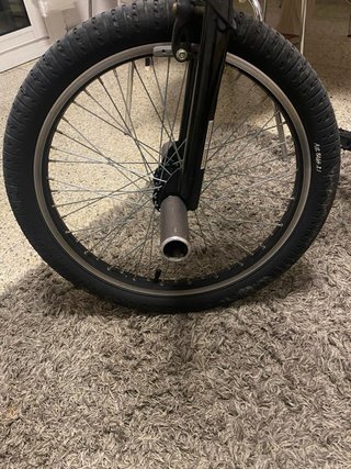 Bmx naranja con estriberas