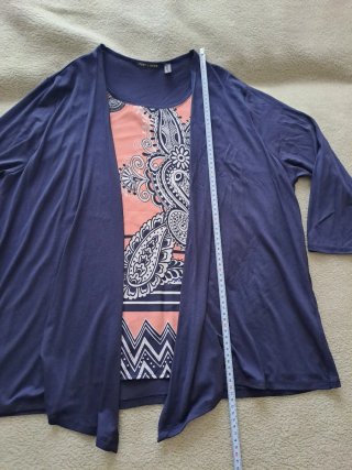 Camiseta manga 3/4 con estampado paisley.