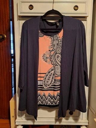 Camiseta manga 3/4 con estampado paisley.