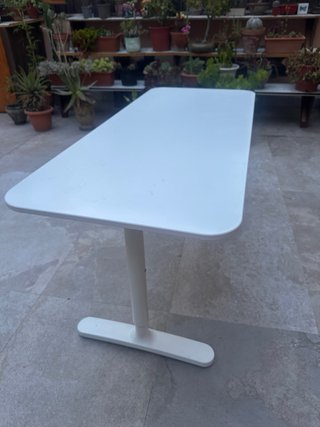 Mesa blanca moderna