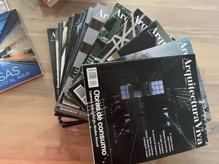 Libros y revistas (AV y detail) de arquitectura.