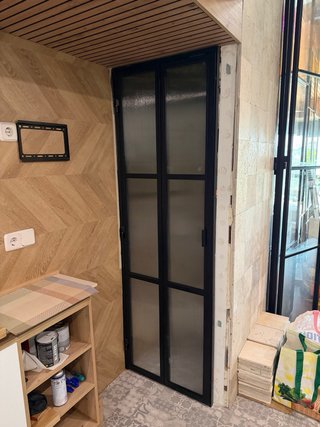 Fabricación de puertas corredera cristal y metal