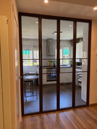 Fabricación de puertas corredera cristal y metal