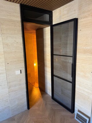 Fabricación de puertas corredera cristal y metal