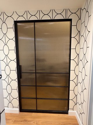 Fabricación de puertas corredera cristal y metal