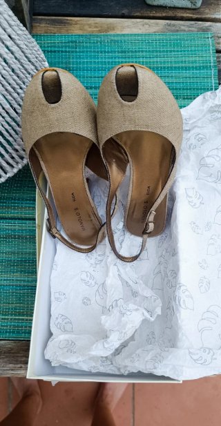 Sandalias Manolo Blahnik Doradas Talla 37