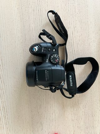 Fotocamera Fujifilm FinePix S2000HD con custodia