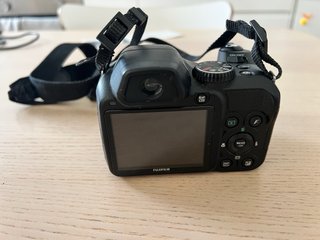 Fotocamera Fujifilm FinePix S2000HD con custodia