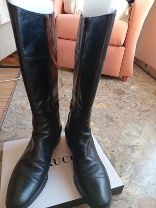Botas de piel negra caña ancha,hay que poner suela
