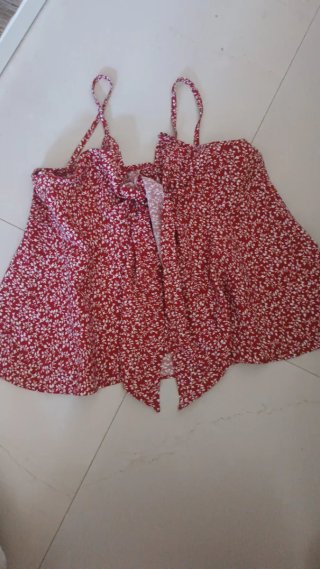 Camiseta tirantes floral roja
