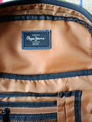 Mochila Pepe Jeans London Negra y Azul