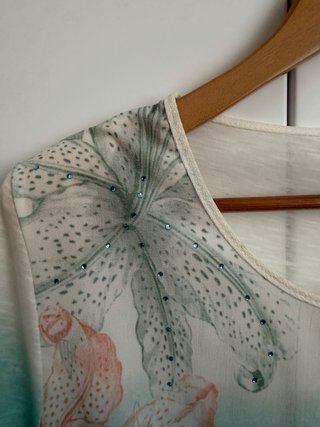 Blusa floral con pedrería XL 44/46