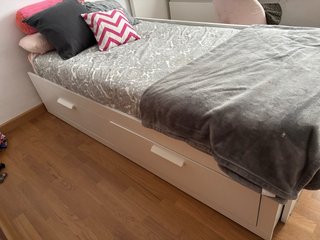 Cama  Ikea con cajones