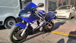 Moto Yamaha R6 Azul Deportiva