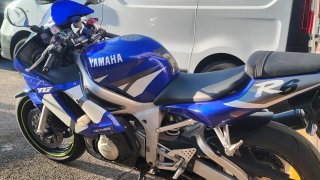 Moto Yamaha R6 Azul Deportiva