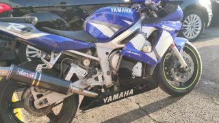 Moto Yamaha R6 Azul Deportiva