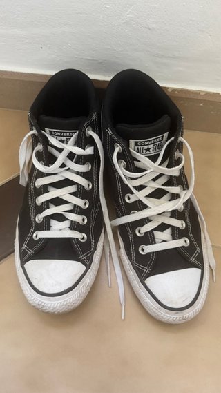 Zapatillas Converse Negras y Blancas