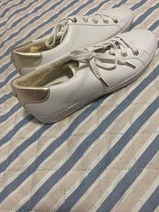 Zapatillas Michael Kors Blancas y Doradas no envio