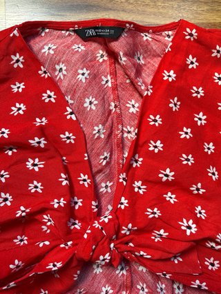 Top Rojo Flores Corto