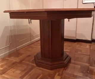 Mesa de comedor octogonal de madera