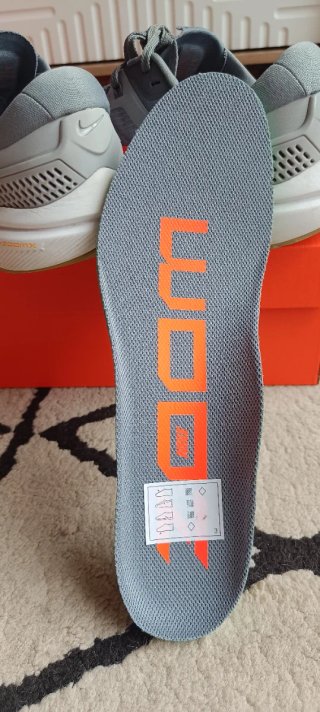 Zapatillas Nike Air Zoom Vomero 15 Gris Naranja