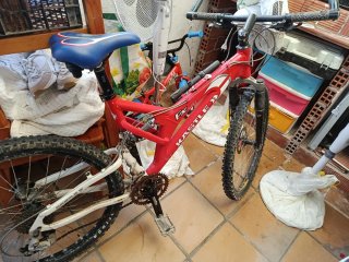 Bicicleta Kastle 600 FX Roja
