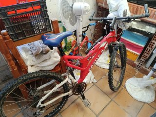Bicicleta Kastle 600 FX Roja