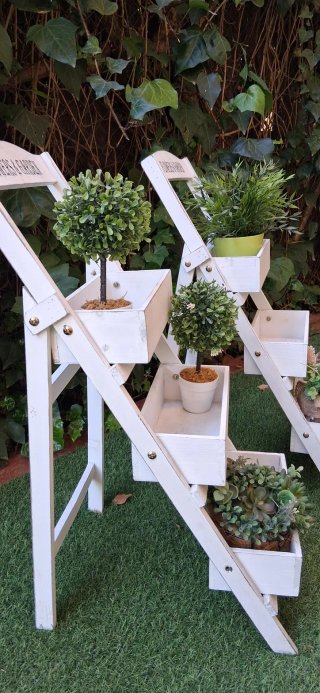 Pareja de jardineras escalera madera blanca